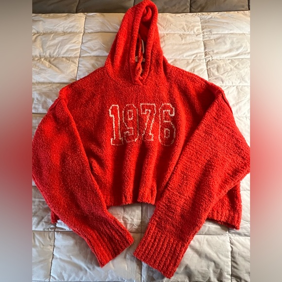 Arizona Jean Company Tops - NWT Arizona Jean Co Bright Red oversized crop hoodie. Women’s XL. Very soft.